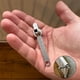 thumbnail image 1 of Kit de herramientas para purgar radiadores con empuñadura ergonómica para facilitar el mantenimiento del sistema de calefacción y liberar rápidamente el aire para reparaciones caseras., 1 of 7