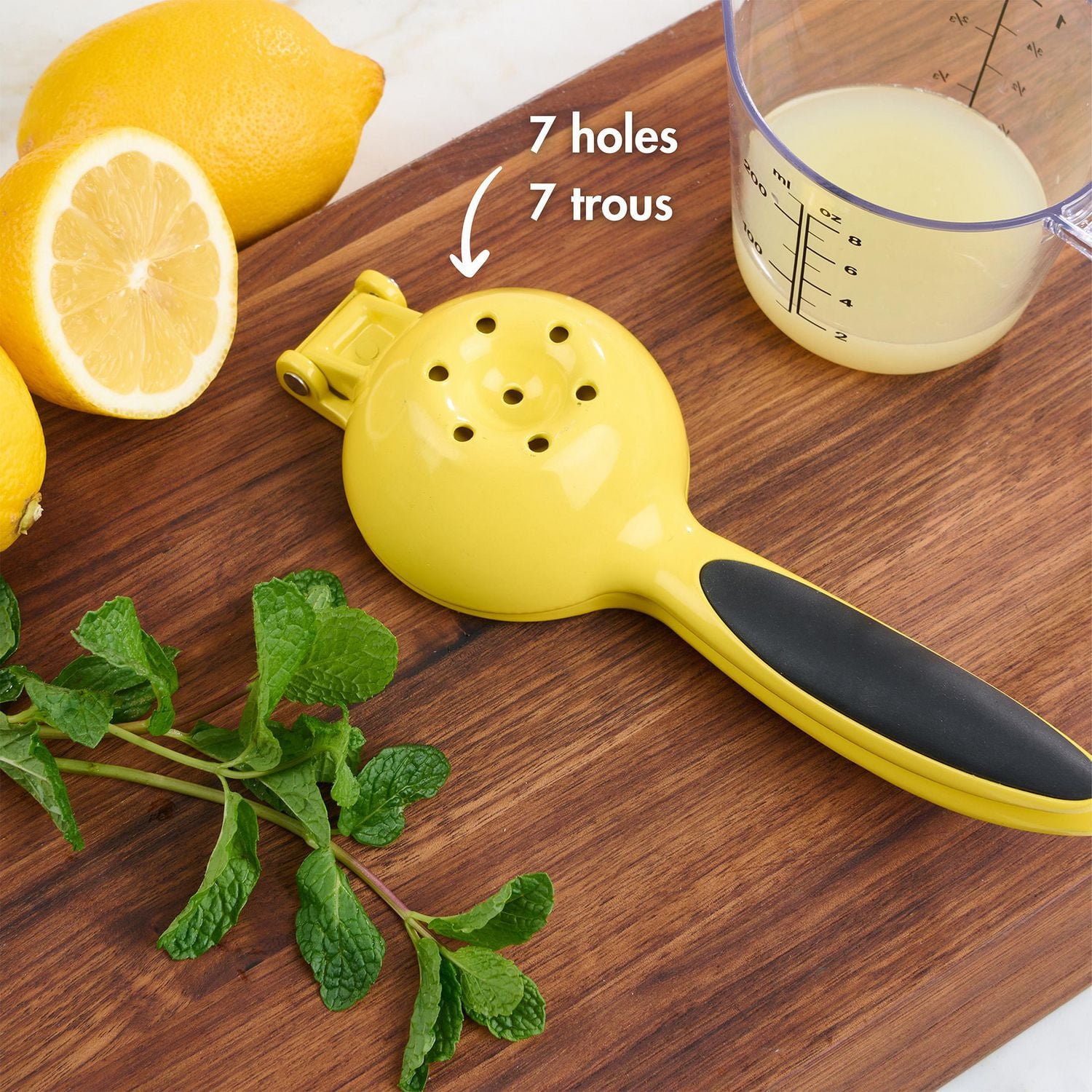Mainstays 8.5" Manual Lemon Juicer, Heavy-Duty Diecast Aluminum with Comfort Grip Handles, Yellow, Lemon Squeezer