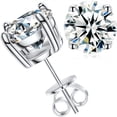 thumbnail image 1 of Pendientes TUHE Moissanite chapados en oro blanco de 18 quilates, 0,8 quilates, 4,5 mm, 1 of 9