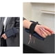thumbnail image 4 of Bolsa de teléfono minimalista azul oscuro de muñeca cruzada, 4 of 6