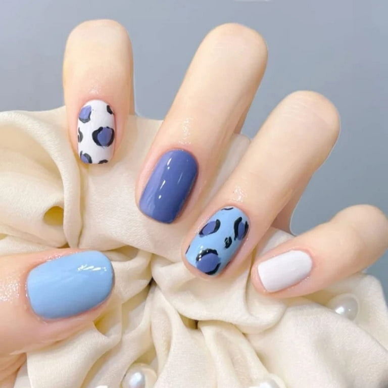 Short acrylic 2024 nails white