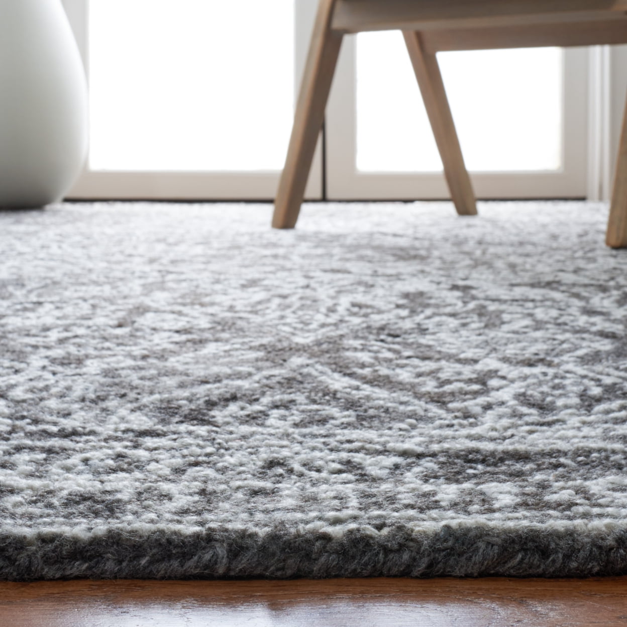 SAFAVIEH Marquee Jone Medallion Area Rug, Black/Ivory, 6' x 9'