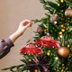 thumbnail image 2 of Adornos navideños, juego de 2 gorros navideños y bastones de carameloDecoraciones navideñasColgantes pequeños, 2 of 5