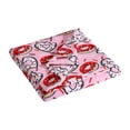 thumbnail image 1 of Manta Betsey Johnson de felpa suave como la mantequilla, 50 x 70 cm, rosa, 1 of 4