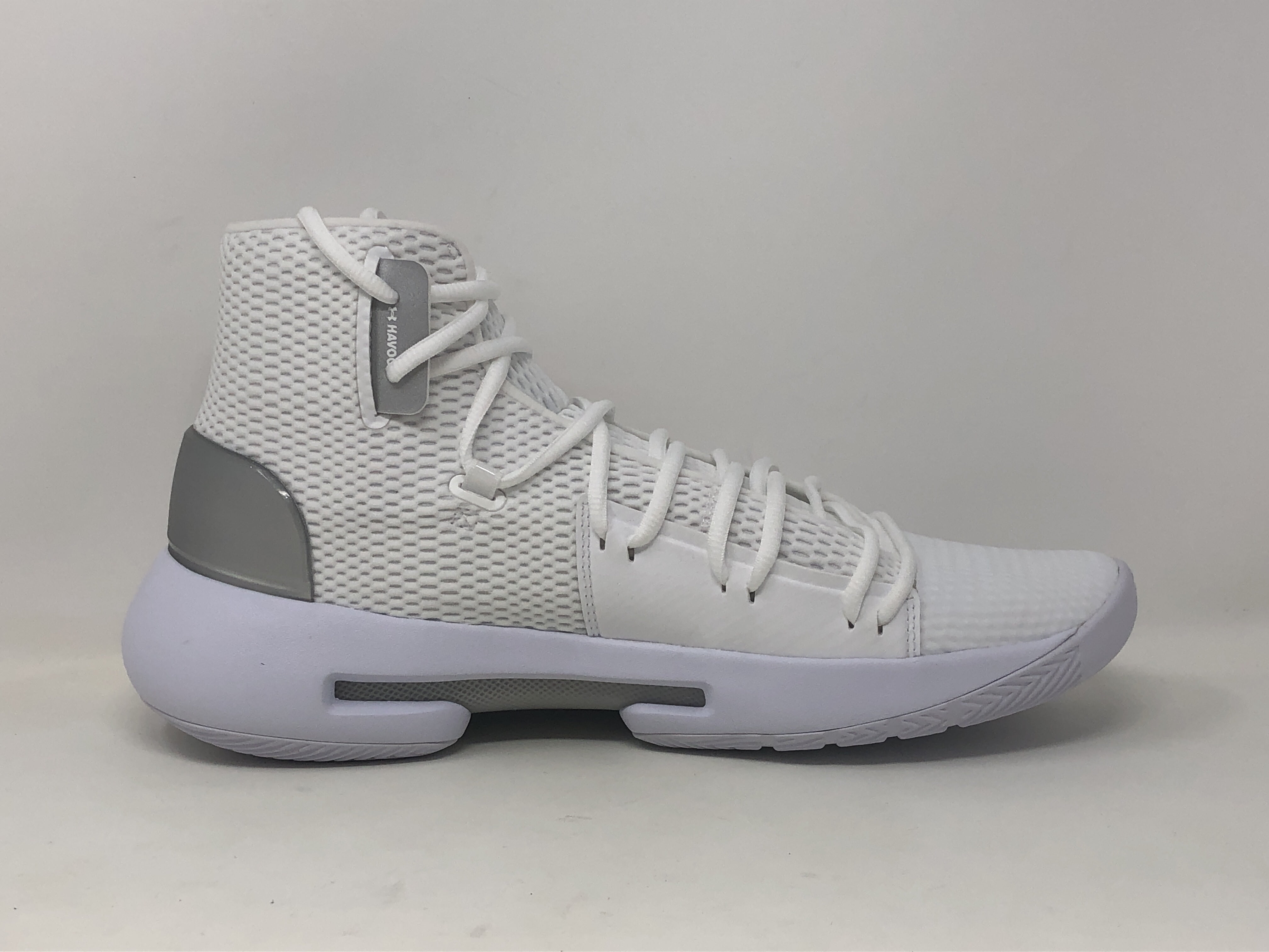 white basketball shoes under armour