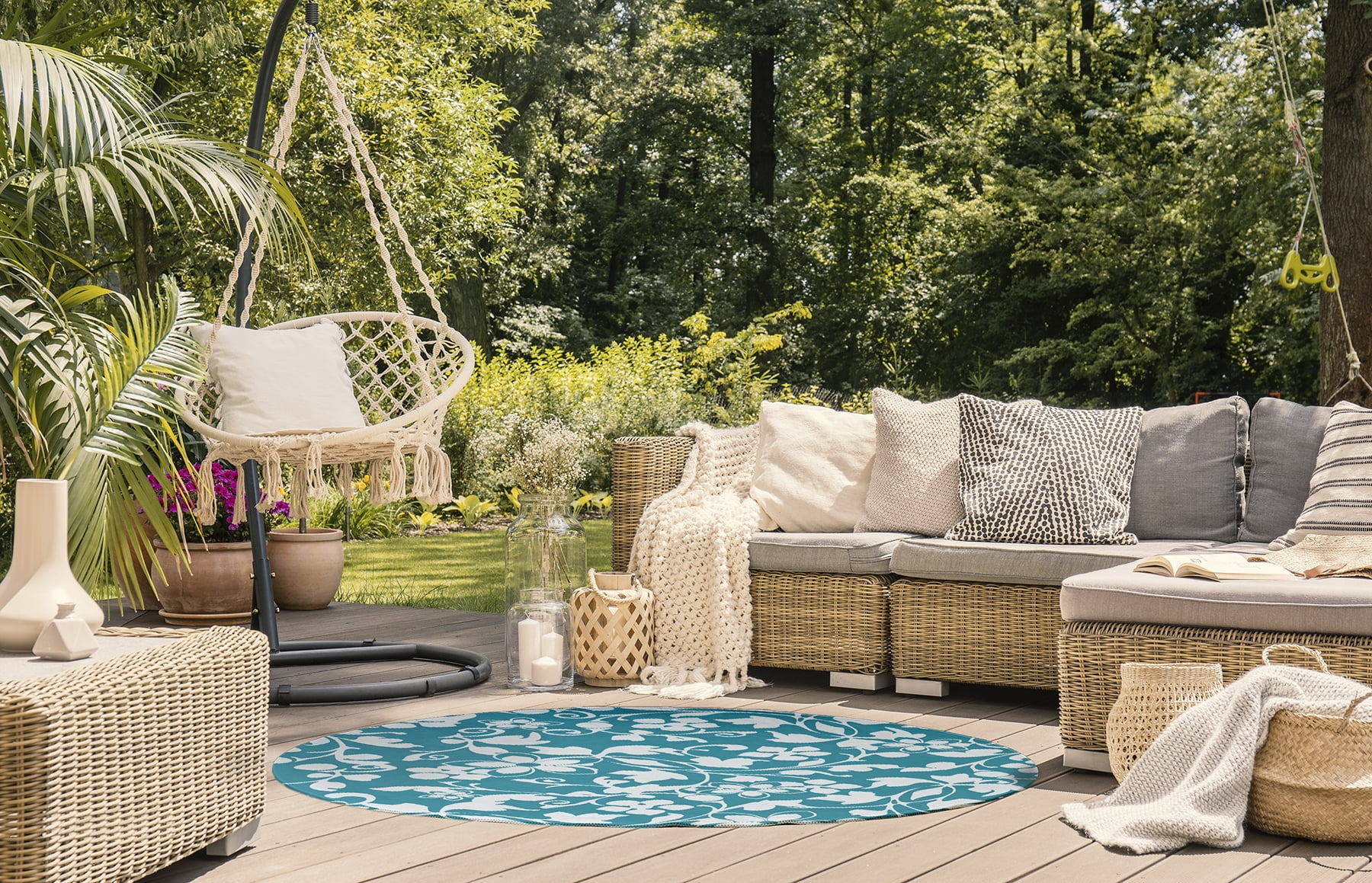 Simply Daisy 5' Round Turquoise Evelyn Spring Chenille Indoor/Outdoor Rug