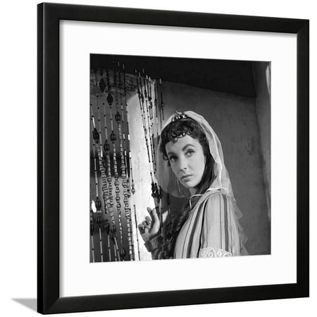Pictures Of Taylor IVANHOE, 1952 directed by RICHARD THORPE Elizabeth Taylor pictured during the making of the film I