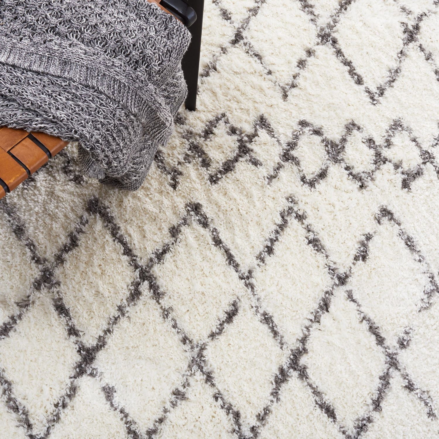 SAFAVIEH Berber Avery Tapis Géométrique Shag