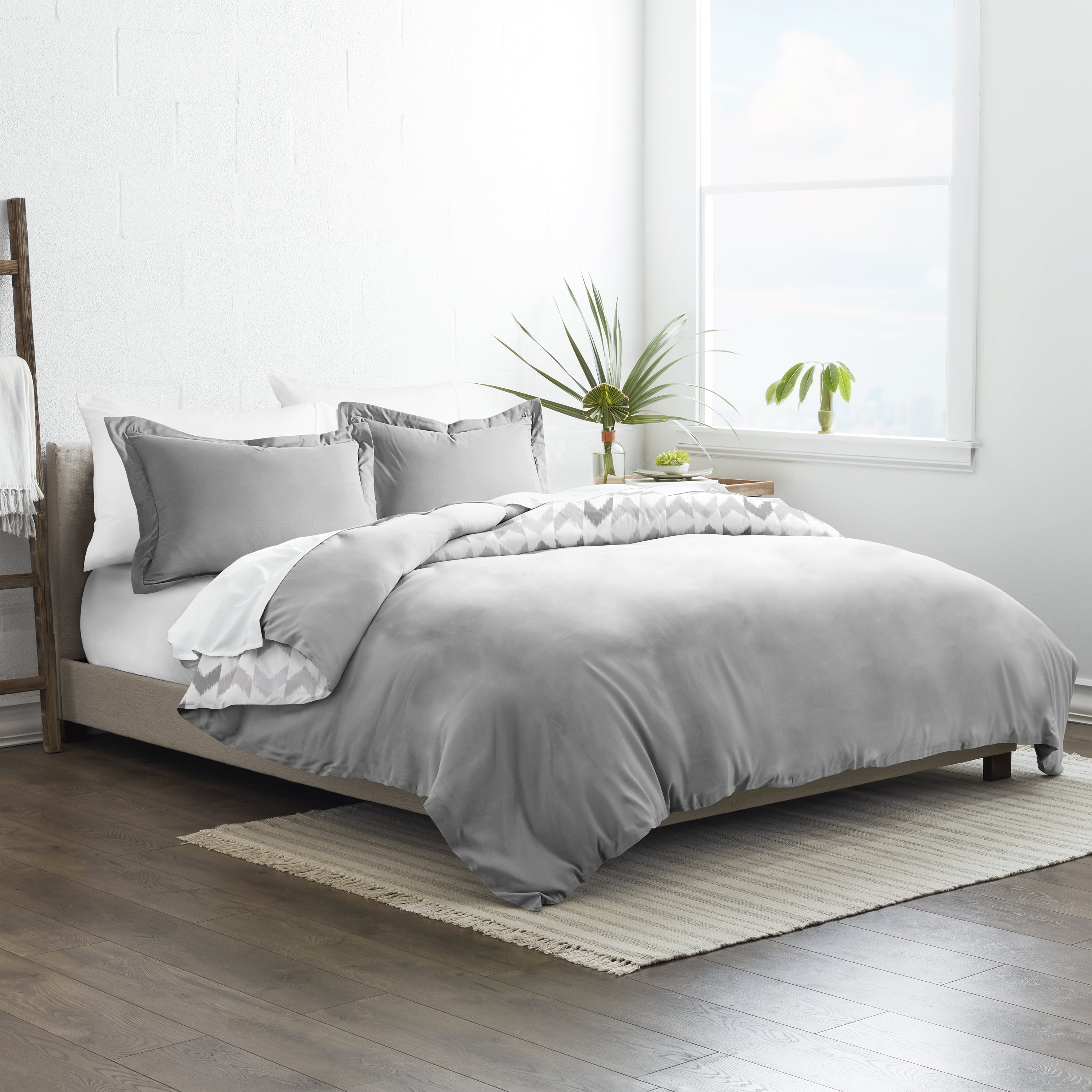 Noble Linens Gray Reversible Chevron Sleep Print 3-Piece Duvet Cover Set, Full/Queen