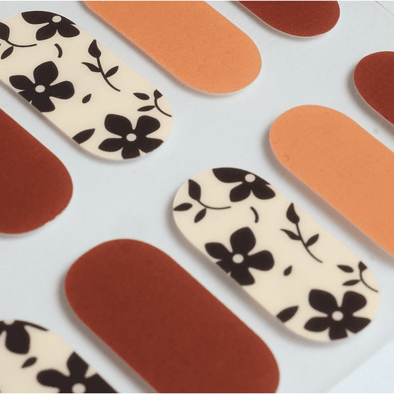 Daisy Black Gel Nails