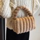 thumbnail image 5 of Bolso de muñeca esponjoso para mujer, monedero pequeño de gran capacidad, informal para otoño e invierno, 5 of 6