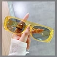 thumbnail image 2 of Gafas de Sol Polarizadas Sunnimix Amarillo Rectangular para Mujeres Deportes al Aire Libre, 2 of 8