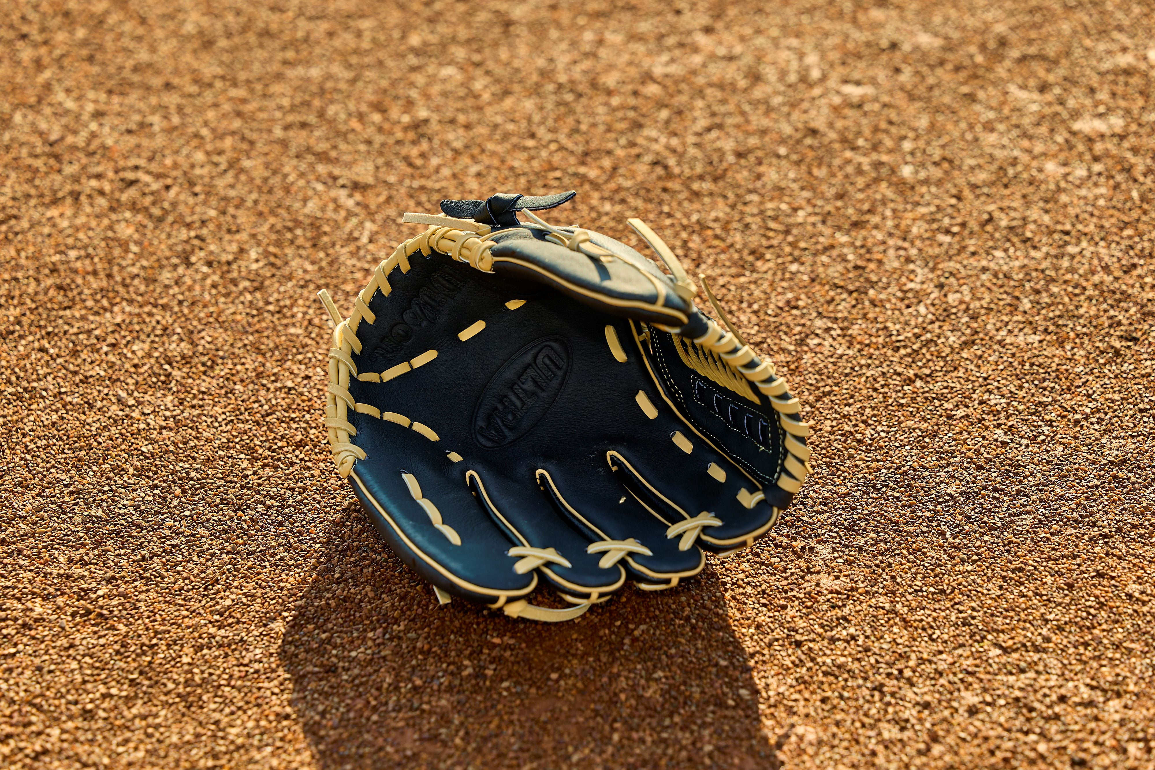 Wilson Ultra 11.5" Youth Utility Baseball Glove, Right Hand Throw, Black/Blonde