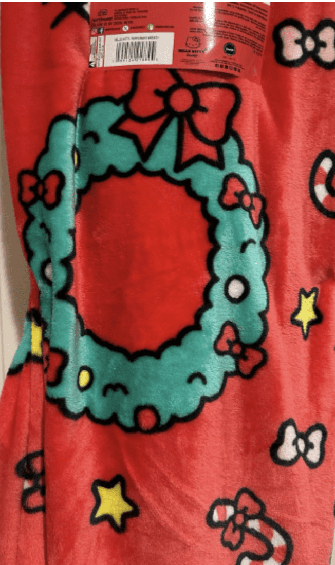 Hello Kitty Pepermint Wreath 60in x 70in Cloud Throw