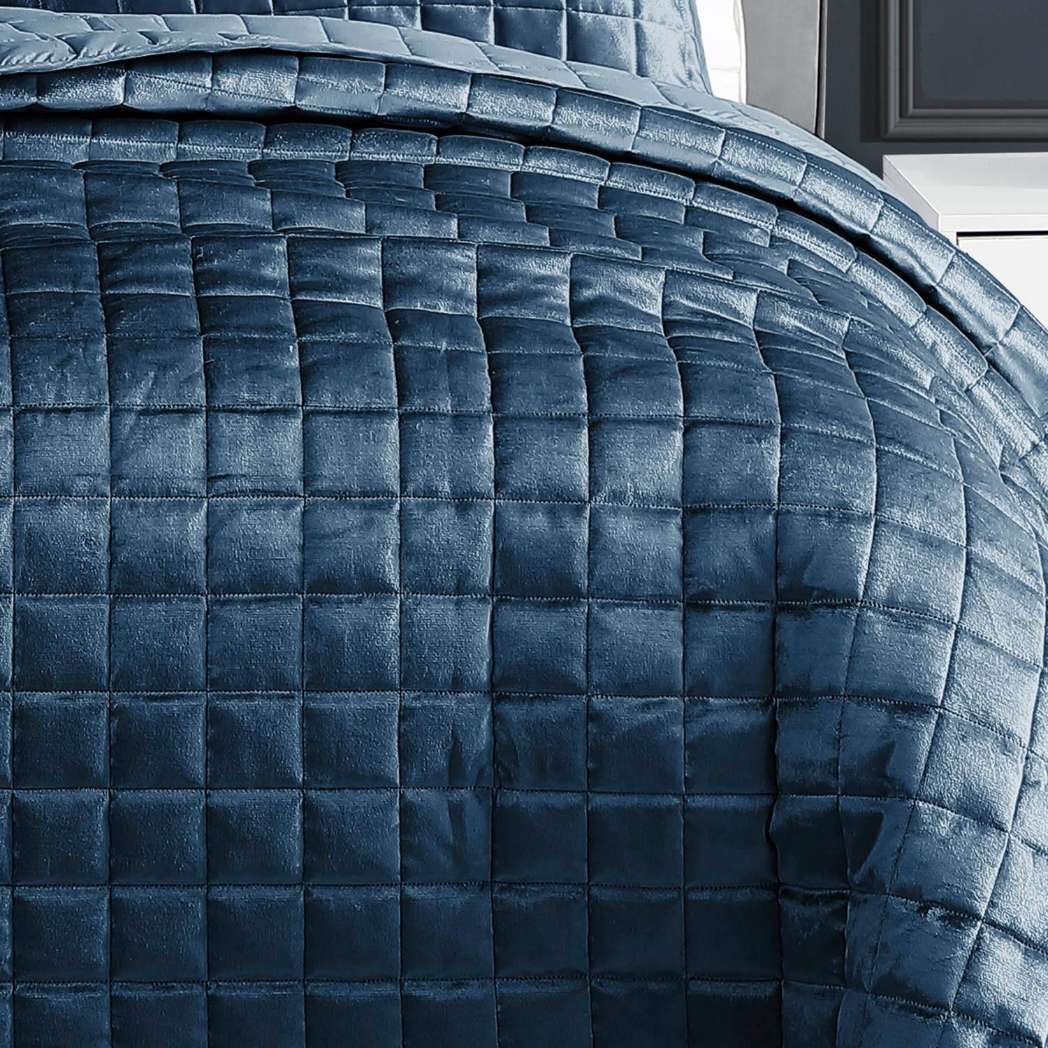 Riverbrook Home 3 Piece Quilt Set, Queen, Cobalt Blue, Lyndon, Polyfill, Adult