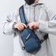 thumbnail image 3 of Bolso de pecho multifuncional para hombre bandolera - Mochila de hombro casual y moderna para actividades al aire libre - Nylon impermeable, 32x16x9cm - Correa ajustable, múltiples bolsillos, 3 of 3