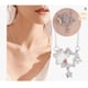 thumbnail image 2 of Elegante collar de aleación con dos estrellas: una estrella grande hueca con cristal y otra pequeña sólida. Estiloso para mujeres y niñas., 2 of 8