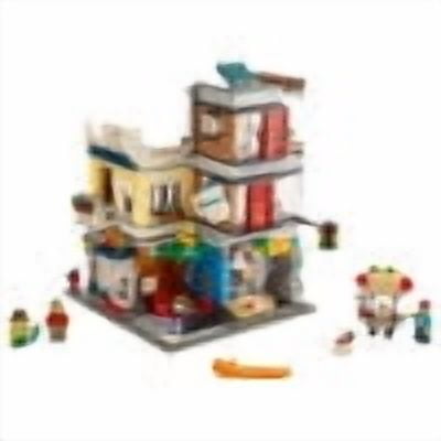 LEGO Creator 3-in-1 Townhouse Pet Shop & Cafe 31097, Downtown