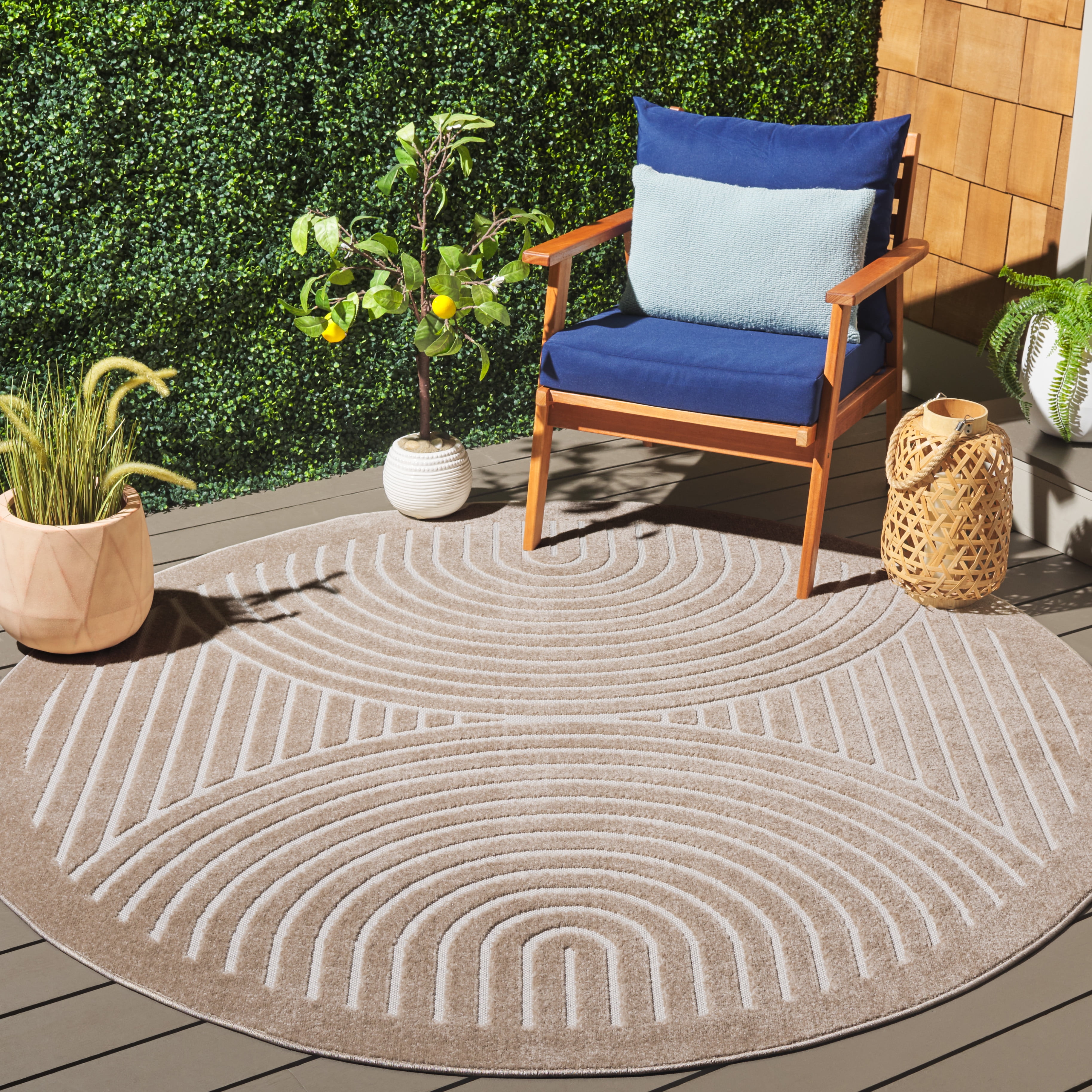 SAFAVIEH Stella Cameron Geometric Indoor/Outdoor Area Rug, Beige/Ivory, 6'7" x 6'7" Round