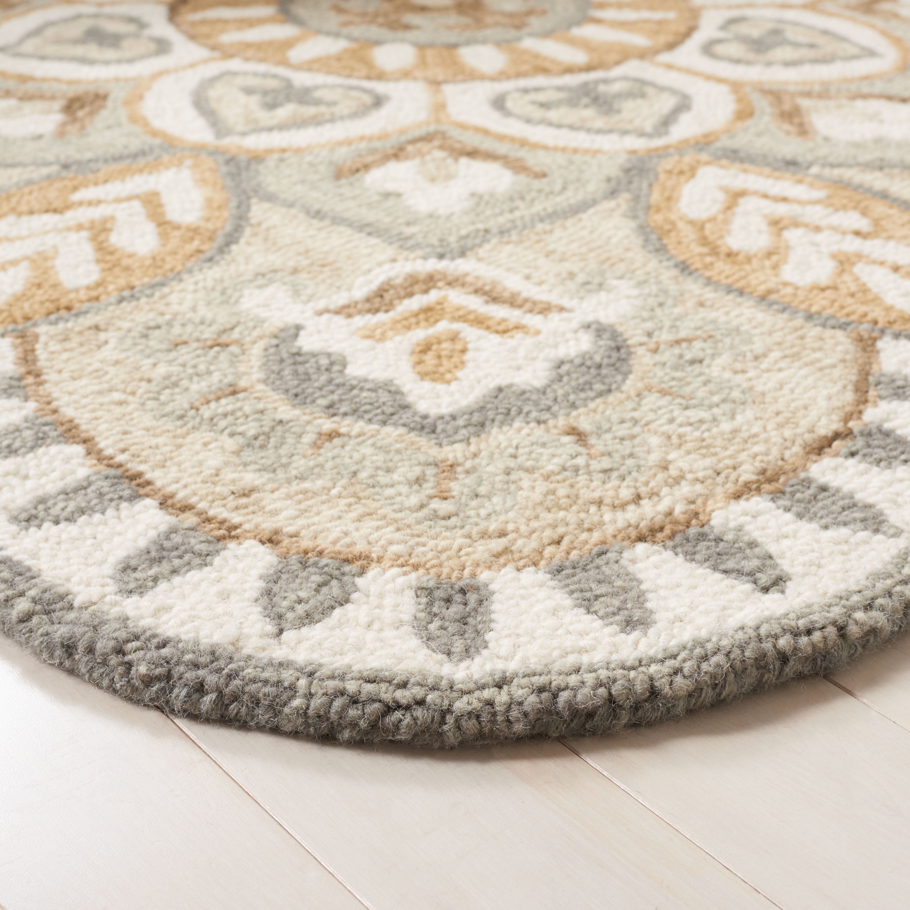 SAFAVIEH Novelty Mordikai Floral Area Rug, Ivory/Beige, 10' x 10' Round