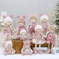 thumbnail image 2 of Adornos navideños para muñecas, decoraciones navideñas para el hogar, muñecos de peluche rosas para niñas, escena de ventana, regalo de Navidad de Año Nuevo 2025, 2 of 5