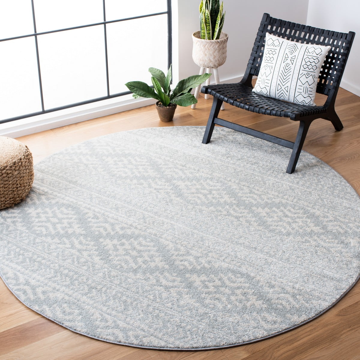 SAFAVIEH Tulum Lakisha Distressed Southwestern Area Rug, 11' x 11' Round, Light Grey/Ivory