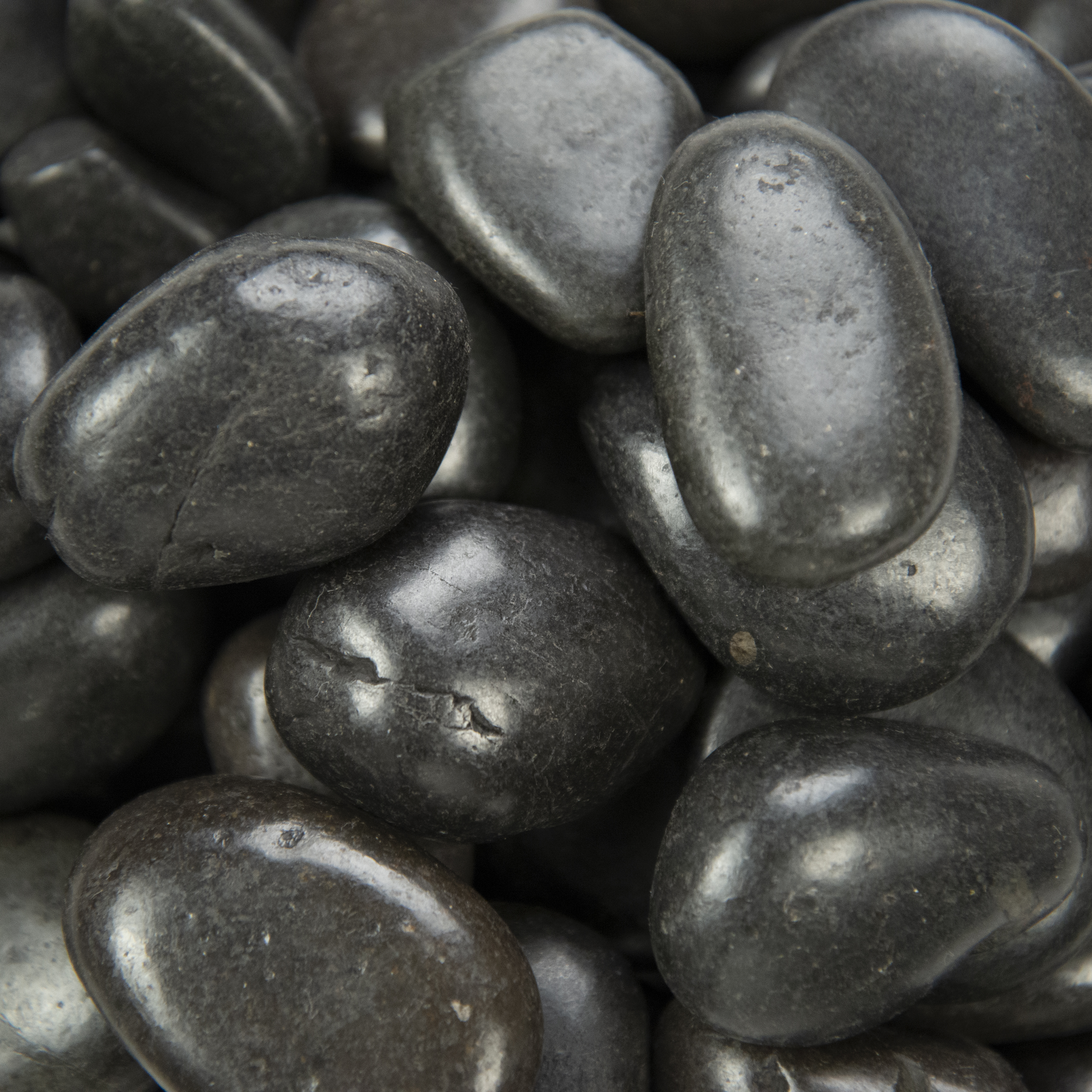MSI Small Black Polished Pebbles, Outdoor Decorative Stones (40 lb)