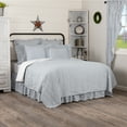 thumbnail image 2 of Couvre-lit Matelassé Grand à Rayures Ticking Bleues Sawyer Mill 90l X 90h, 2 of 2