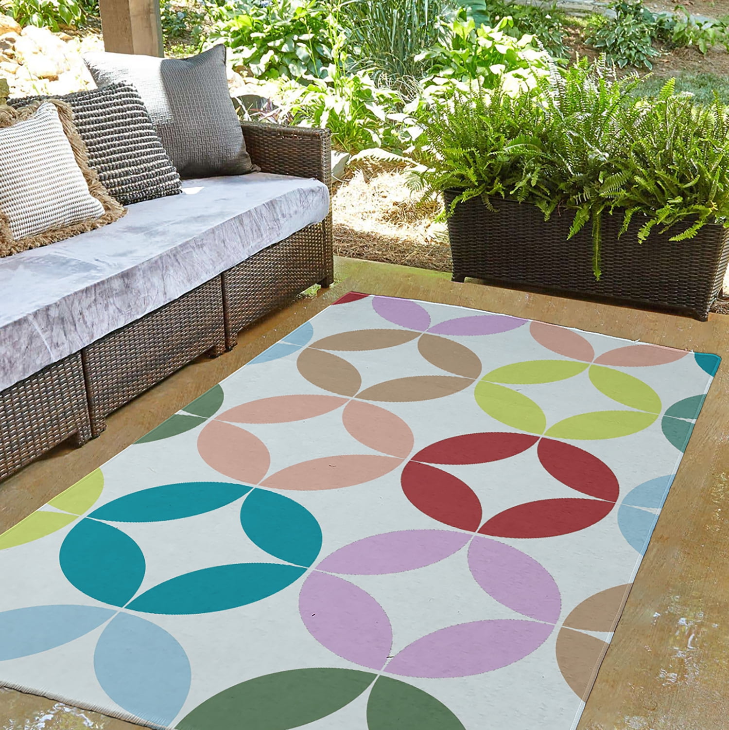 Simply Daisy 3' x 5' Ligonberry Red Eye Opener Spring Chenille Indoor/Outdoor Rug