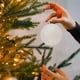 thumbnail image 4 of Adornos navideños de 5 pulgadas - Bolas de purpurina irrompibles para árbol/corona, paquete a granel de bolas colgantes de plástico, decoración navideña para fiestas y hogar (blanco), 4 of 4