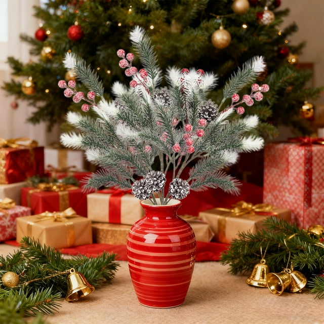 Rama de Pino Artificial con Frutos Rojos y Piñas | Ramo Decorativo Navideño de 50 Cm | Agujas de Pino Artificiales Realistas para Mesas Festivas, Repisas, Arreglos Florales y Más. Reutilizable.