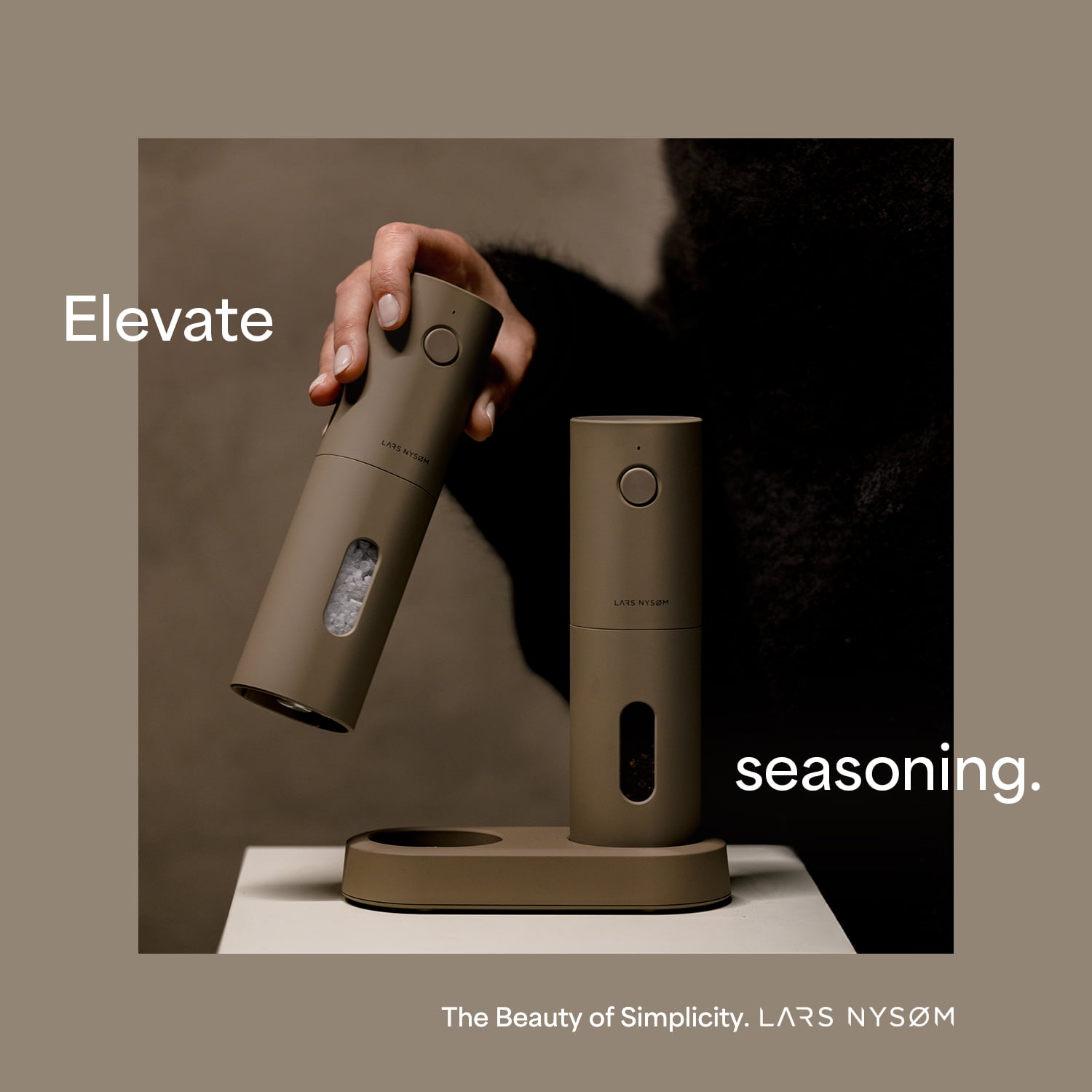 LARS NYSØM Electric Salt and Pepper Grinder Set I Automatic Salt and Pepper Mills with Adjustable Ceramic Grinder I USB Rechargeable Electric Spice Mill Set (Almond Beige)
