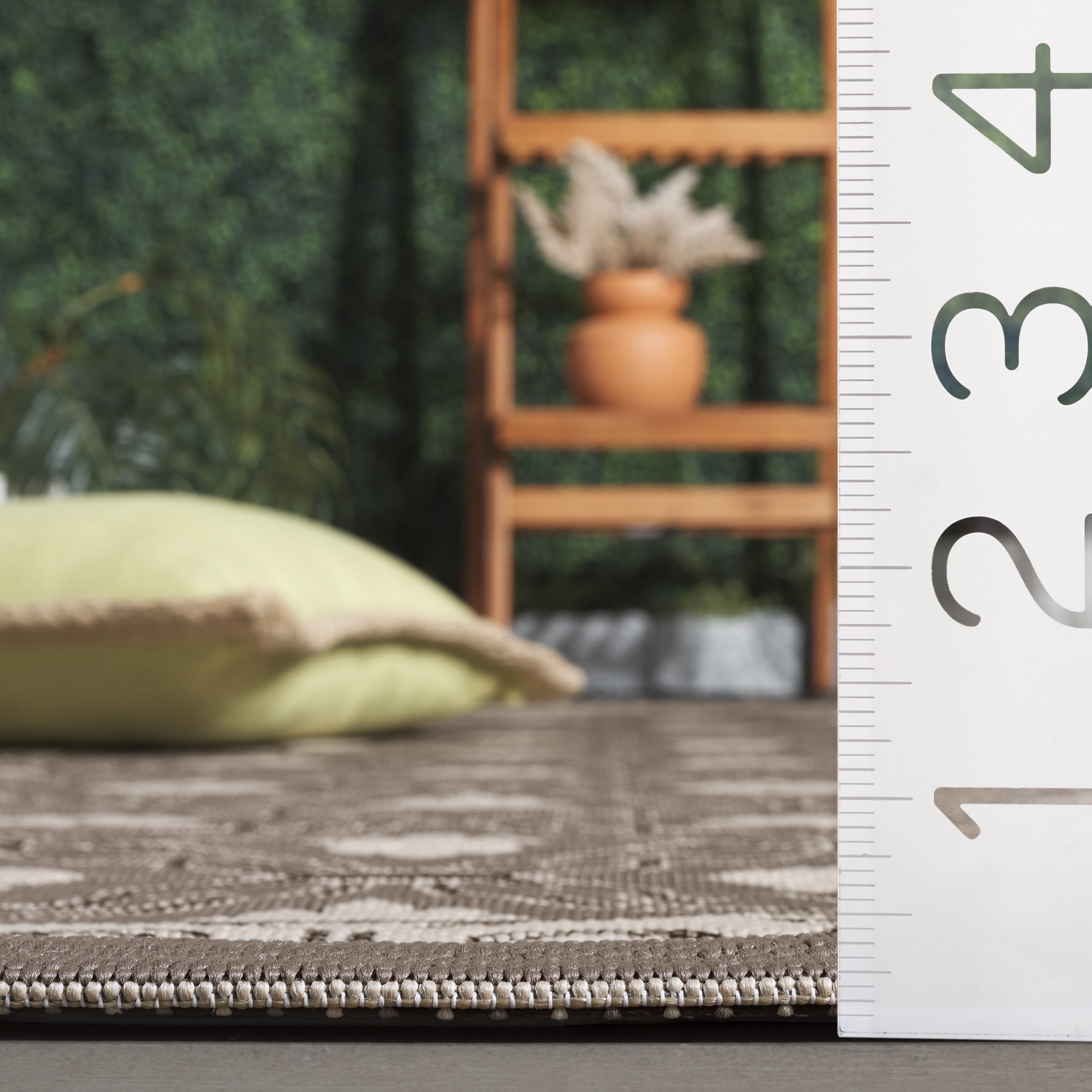 Safavieh Courtyard Rowan Geometric Indoor/Outdoor Area Rug, Light Brown/Beige, 4' x 5'7"