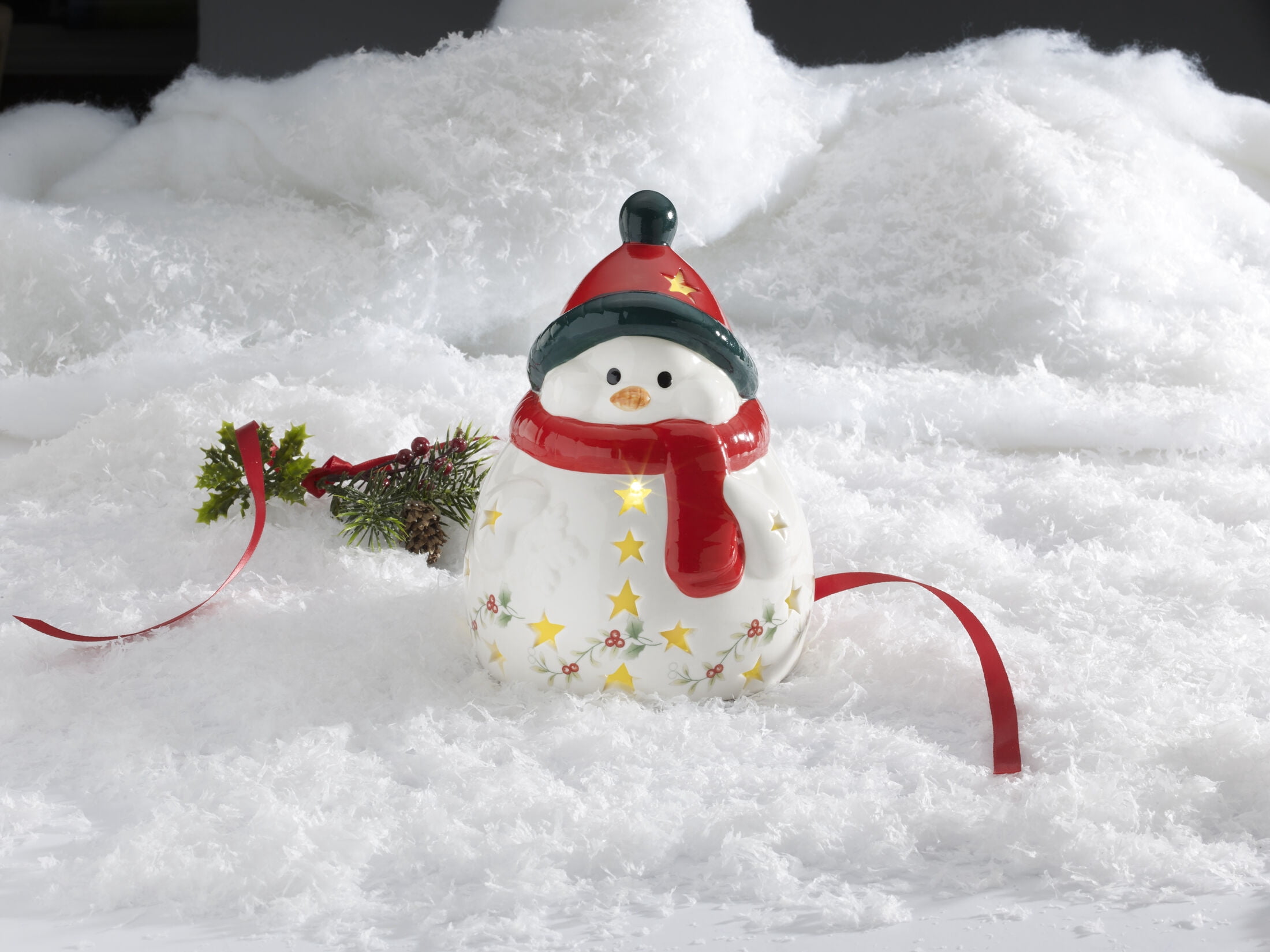 Pfaltzgraff Winterberry Dolomite Led Light Snowman, White