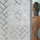 thumbnail image 1 of Película de vidrio adhesiva electrostática en rollo pequeño sellada de plástico para ventana de baño, aislamiento térmico, pegatina esmerilada, pegatina de vidrio, 1 of 9