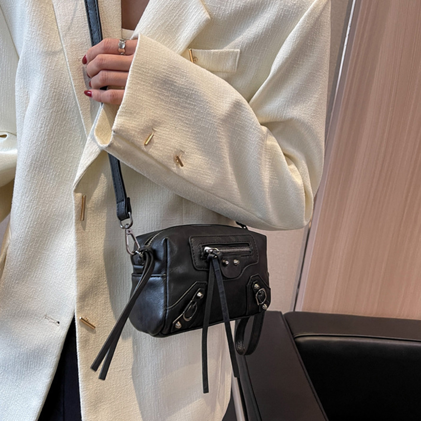 multi pocket handbag