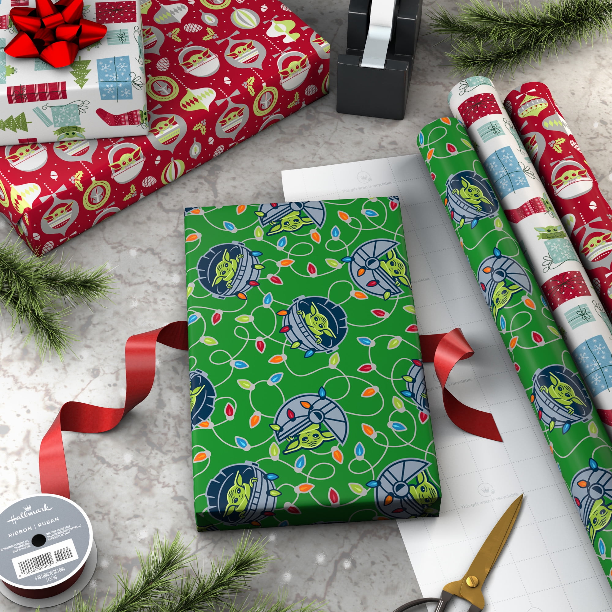 Hallmark Lot De 3 Rouleaux De Papier Cadeau De Noël Rouge Et étiquette Cadeau, 3 Motifs Avec 2 Paquets De 10 étiquettes Cadeaux Rouges Unies
