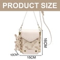 thumbnail image 2 of Bolso pequeño estampado para mujer, de piel sintética, tipo bandolera con cadena, color blanco cremoso, 2 of 5