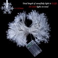 thumbnail image 4 of Guirnalda de luces LED con forma de copo de nieve para colgar en la pared, decoración navideña iluminada para fiestas en interiores y exteriores (32,8 pies, pilas no incluidas), 4 of 7