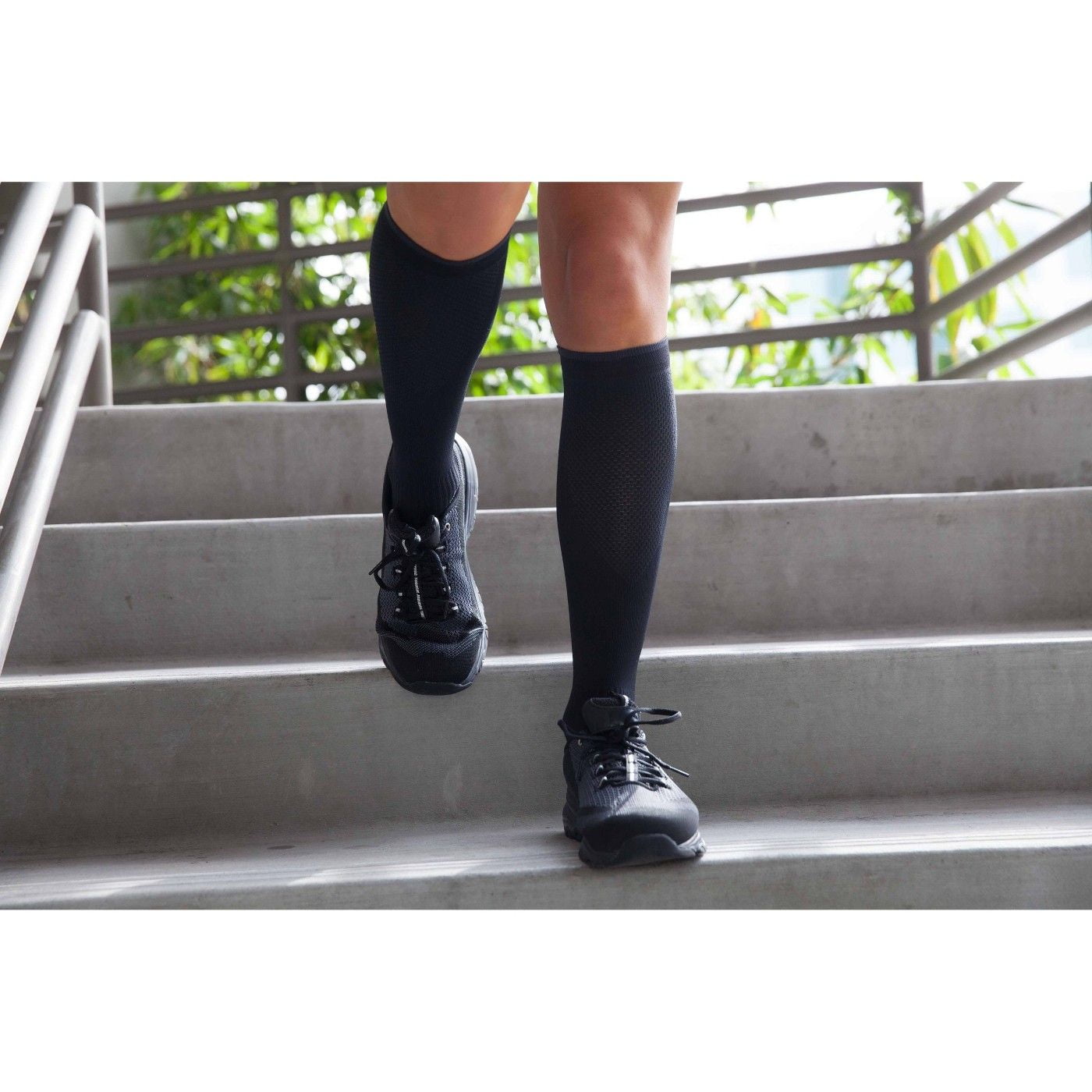 Copper Fit Energy Unisex Easy-on/Easy-off Knee Compression Socks, Black, Large/XL, 1 Pair