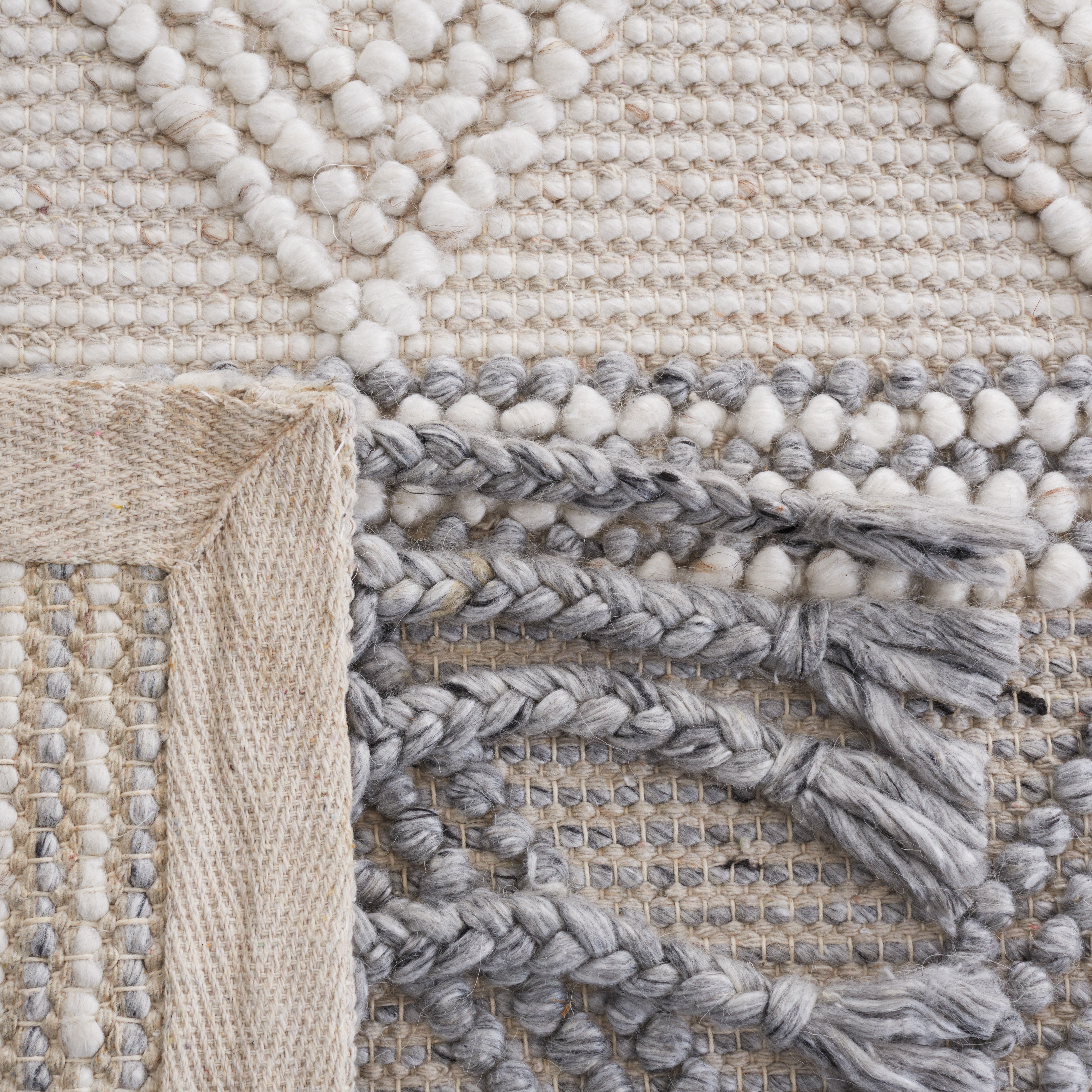 SAFAVIEH Natura Andrina Southwestern Area Rug, Ivory/Grey, 6' x 6' Round