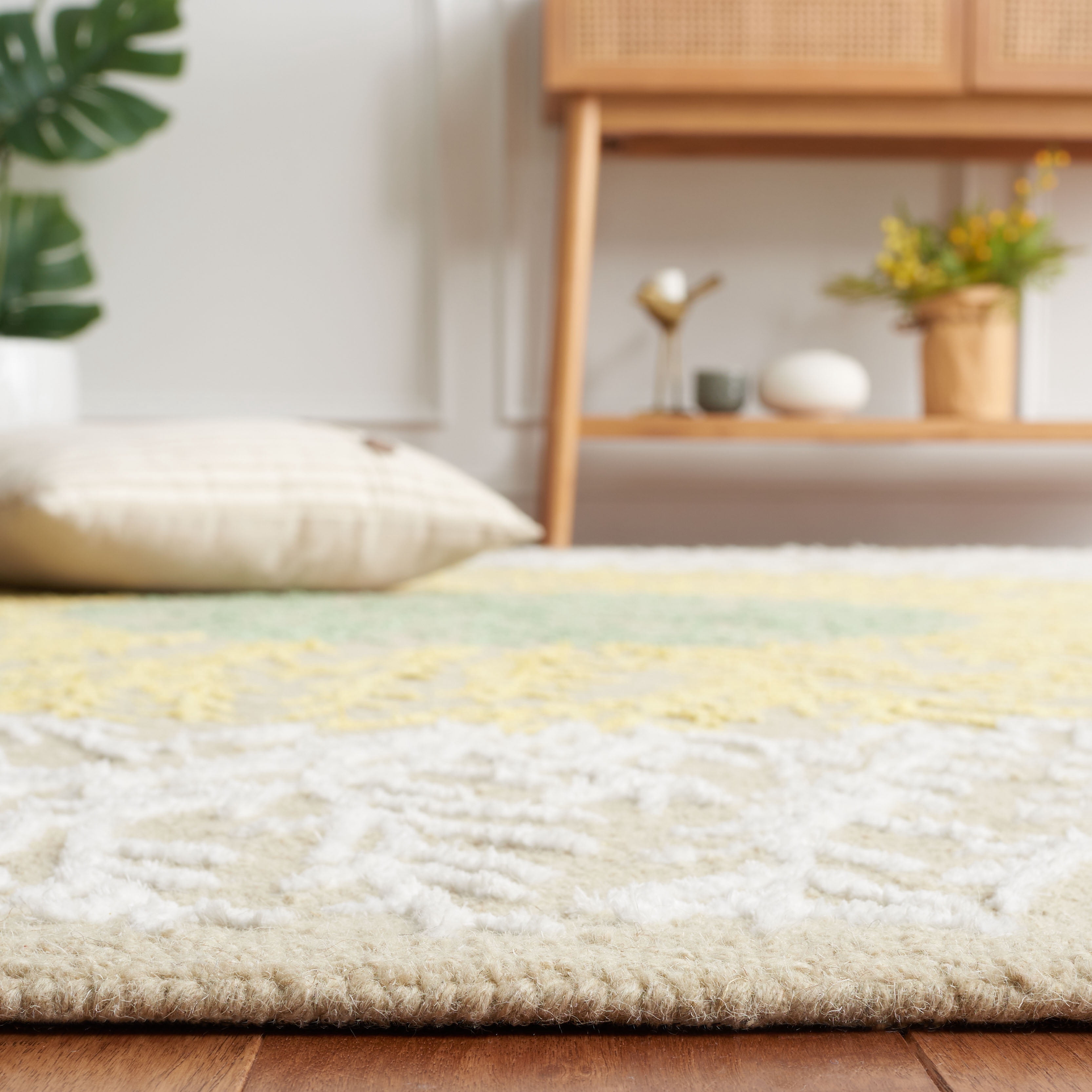 SAFAVIEH Soho Roger Abstract Runner Rug, Beige/Yellow, 2'3" x 8'