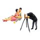 thumbnail image 1 of Figuras a Escala 1/64, Pareja de Resina Está Tomando Fotos, Diseño de Mesa de Arena, Escala Diorama S, 1 of 9