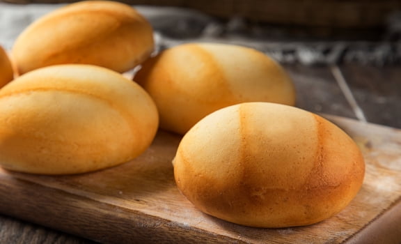 Hot Pandeyuca Gluten-Free Cheese Bread with Guava Filling, 6-Pack