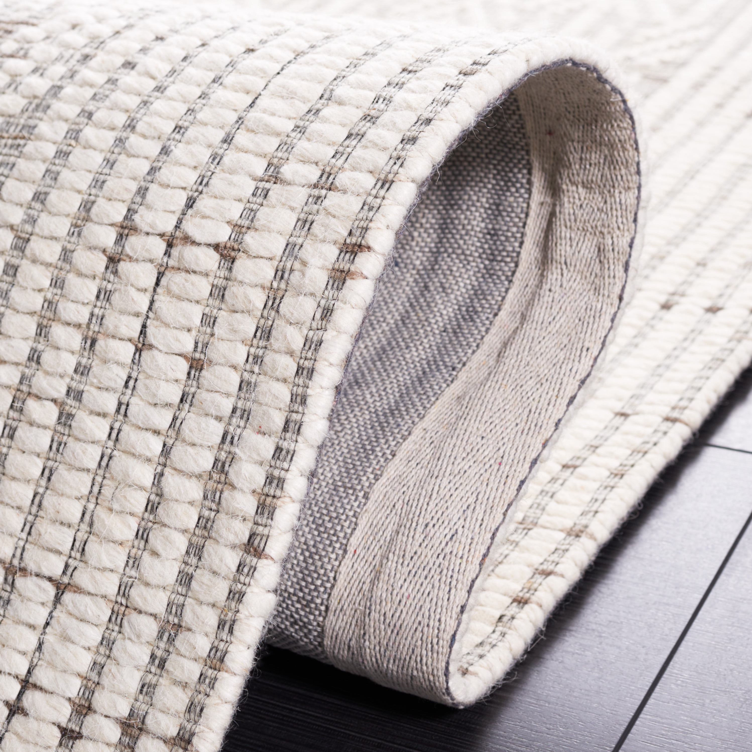 SAFAVIEH Marbella Alease Bordered Area Rug, Ivory/Beige, 3' x 5'