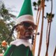 thumbnail image 3 of Elfo de Navidad vendedor caliente con gafas de sol y sosteniendo un cigarrillo de muñeca encorvado en el estante, adornos para el hogar, 3 of 3