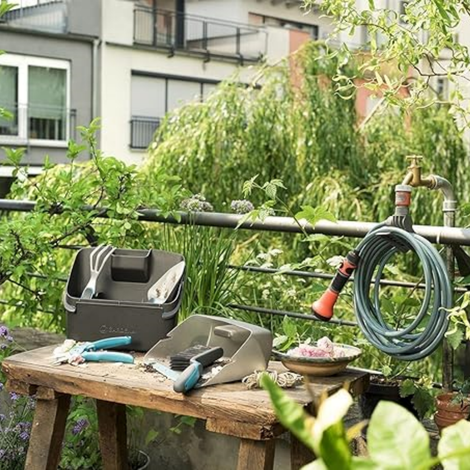 City Garden Terraces Spiral Hose 7.5 m: 9 mm Garden Hose with Integrated Hose Holder, Original System Components and Shower, Gray