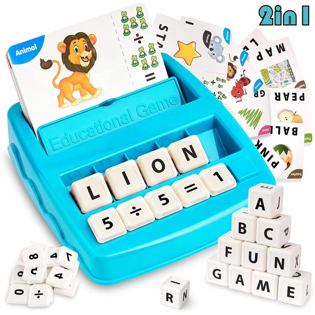 máquina de juegos a juego de letras para niños, juguetes educativos de aprendizaje de ortografía, lectura, inglés, montessori, regalo para niños, 2023 Máquina educativa centrada color verde claro con ranura superior que muestra tarjetas ilustradas (animales, transporte, fantasía, ocupaciones, deportes) y un teclado de fichas cúbicas con letras y símbolos formando "LION" y operaciones matemáticas; pilas de fichas y cartas al lado; carcasa de plástico con relieve "Educational Game". Recomendado 3-12 años; advertencia: mantener alejado del fuego. También suele usarse para práctica de lectura y ortografía tipo Montessori.