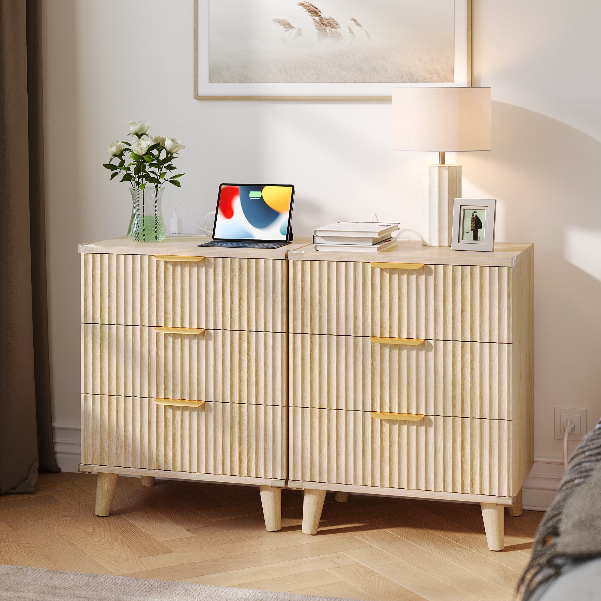 Aufeile Nightstand with Charging Station, 3 Drawer Nightstand for Bedroom, Fluted Bedside Table with USB Ports, Modern Wood Bedroom Side Table with Drawers, Natural