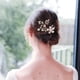 thumbnail image 4 of Peines para el cabello para bodas Accesorios para el cabello de novia con perlas falsas Peine lateral para el cabello con clip y flor Clip para el cabello con perlas y strass para novias, 4 of 8